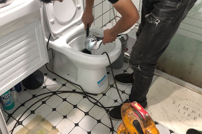 澄海马桶堵塞自己疏通还是找师傅?专业上门服务让你省时更省心