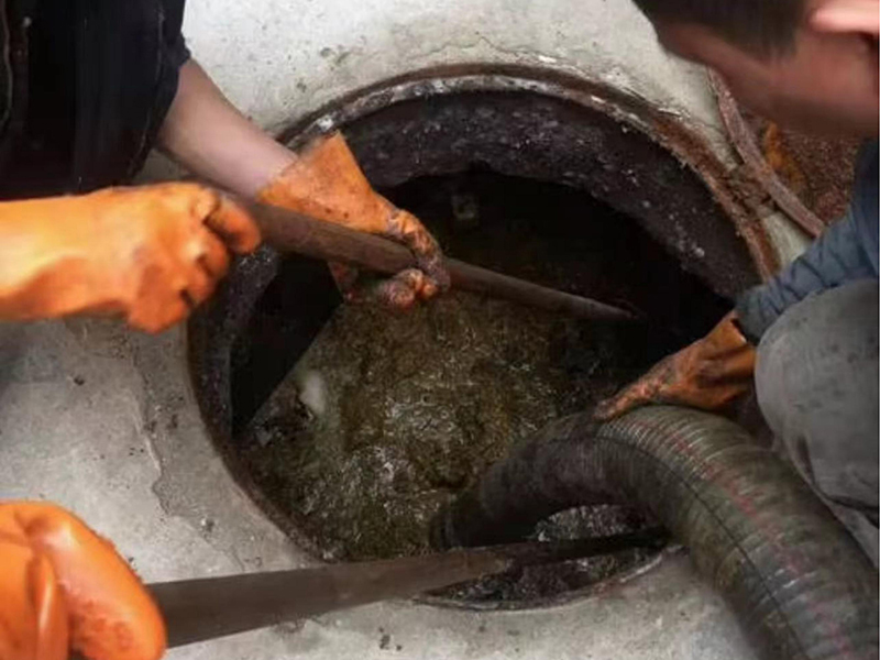 澄海清理化粪池时如何避免沼气的危害?